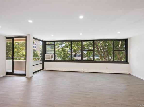 7-04 166th Street 6A, Beechhurst NY 11357