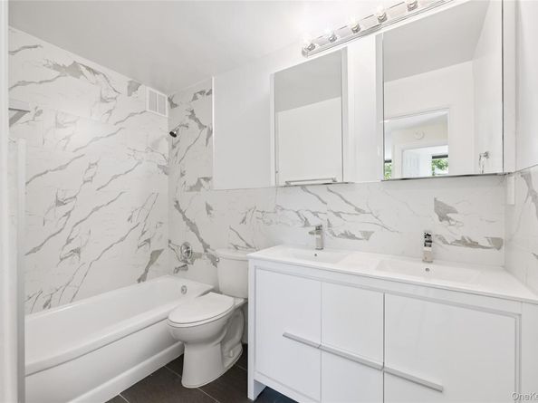 7-04 166th Street 6A, Beechhurst NY 11357