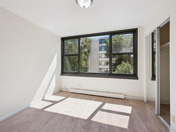 7-04 166th Street 6A, Beechhurst NY 11357