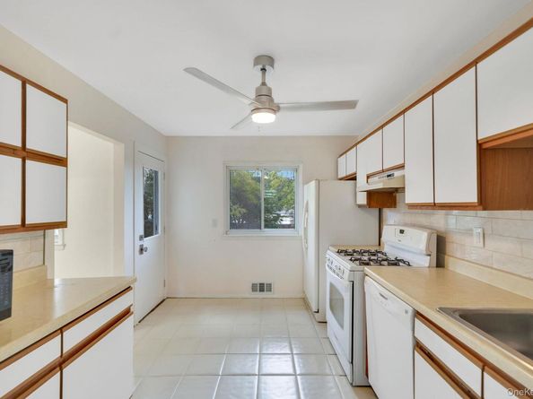 10 Elayne Court, Smithtown NY 11787
