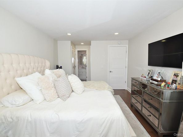 15-01 Jordan Court 104 U, Bayside NY 11360