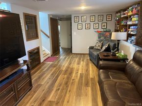 946 Manor Lane, Bay Shore NY 11706