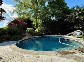 946 Manor Lane, Bay Shore NY 11706