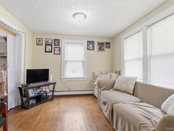 7 Cheshire Street, Huntington Station NY 11746