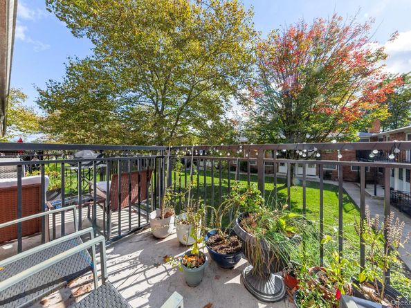 1233 Melville Road 54, Farmingdale NY 11735