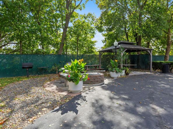 1233 Melville Road 54, Farmingdale NY 11735