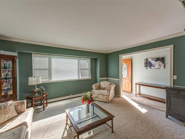 23 Wyandotte Street, Selden NY 11784