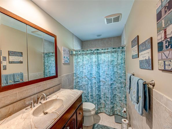 23 Wyandotte Street, Selden NY 11784