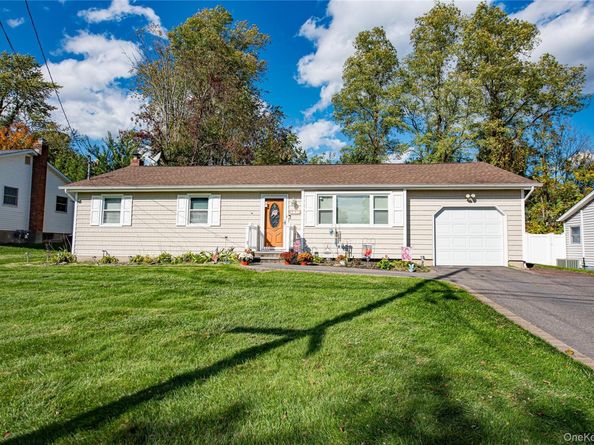 23 Wyandotte Street, Selden NY 11784