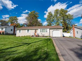 23 Wyandotte Street, Selden NY 11784