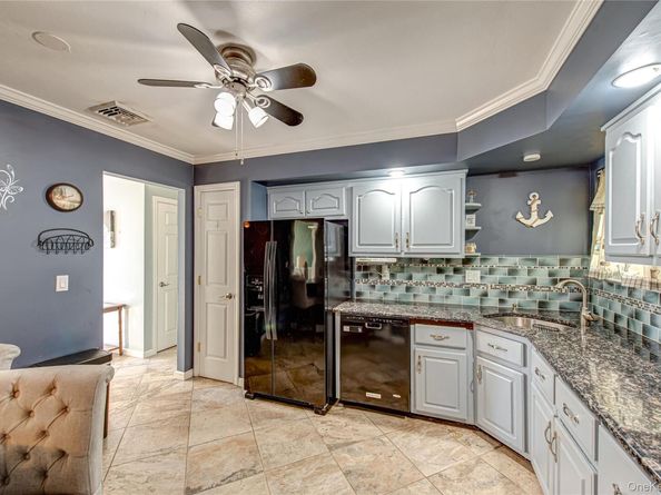 23 Wyandotte Street, Selden NY 11784