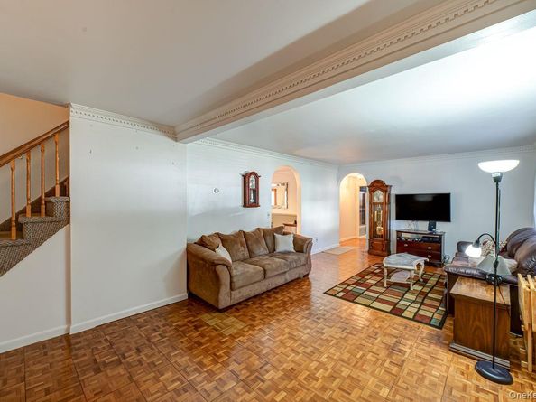 38 High Street, Roslyn Heights NY 11577