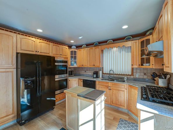 38 High Street, Roslyn Heights NY 11577