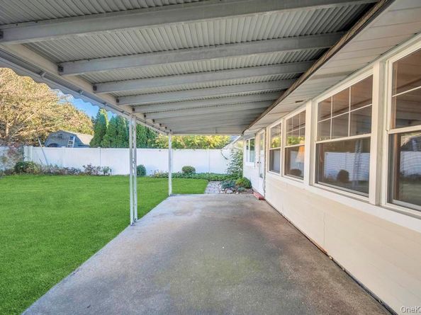 51 Fireplace Lane, Hicksville NY 11801