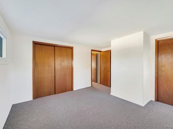 51 Fireplace Lane, Hicksville NY 11801