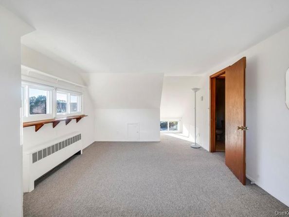 51 Fireplace Lane, Hicksville NY 11801