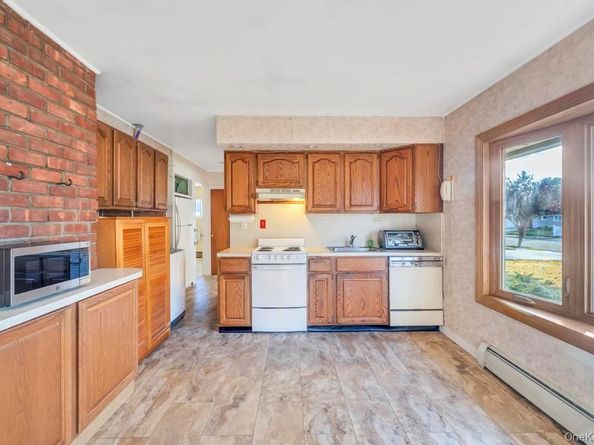 51 Fireplace Lane, Hicksville NY 11801