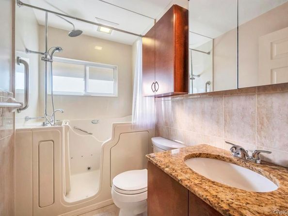 51 Fireplace Lane, Hicksville NY 11801