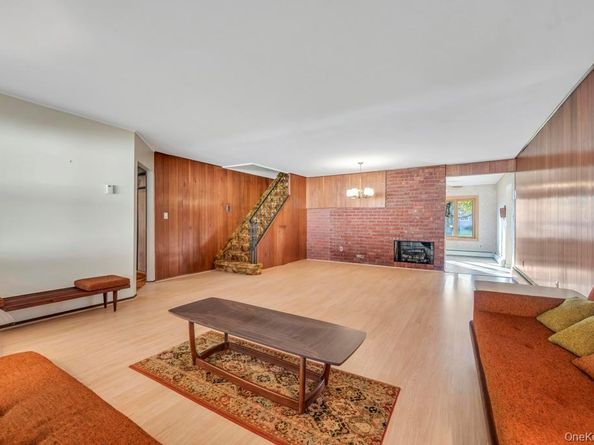 51 Fireplace Lane, Hicksville NY 11801