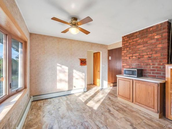 51 Fireplace Lane, Hicksville NY 11801