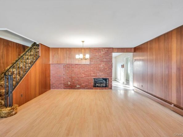 51 Fireplace Lane, Hicksville NY 11801