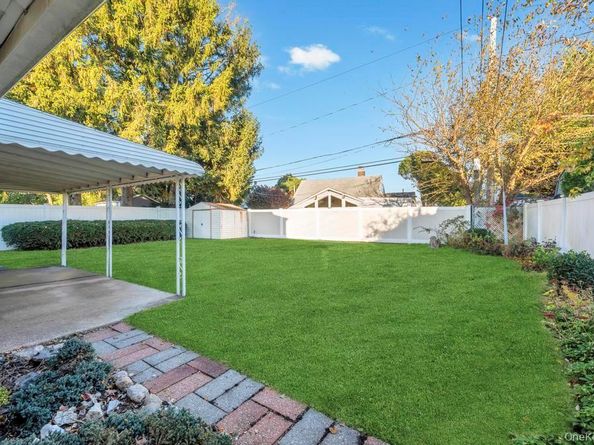 51 Fireplace Lane, Hicksville NY 11801