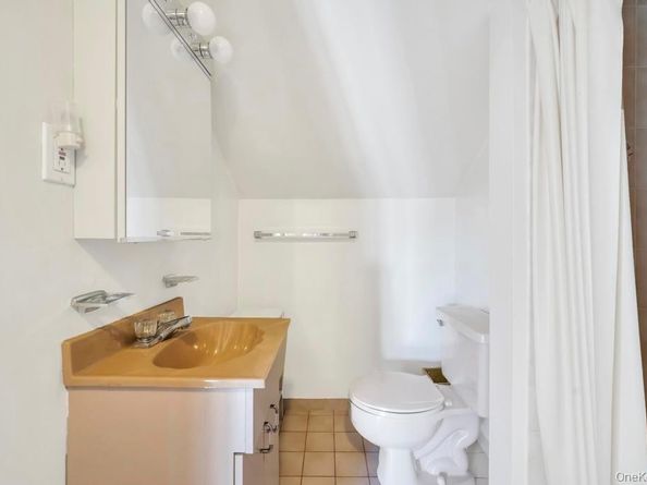 51 Fireplace Lane, Hicksville NY 11801