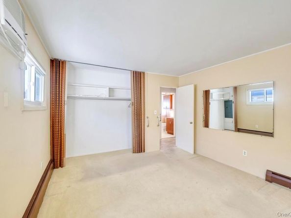 51 Fireplace Lane, Hicksville NY 11801