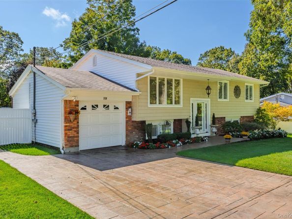 328 Joan Street, Ronkonkoma NY 11779