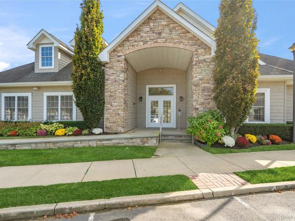 95 Morley Circle, Melville NY 11747