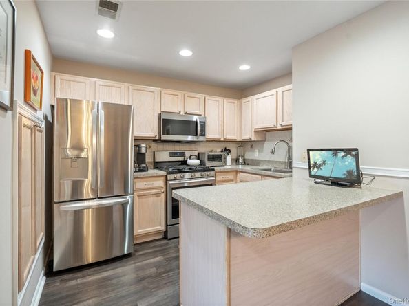 95 Morley Circle, Melville NY 11747