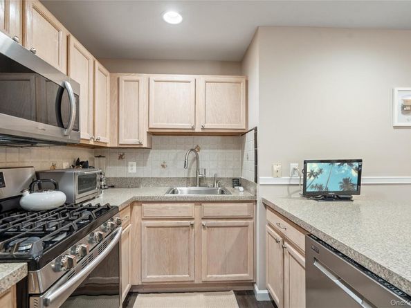 95 Morley Circle, Melville NY 11747
