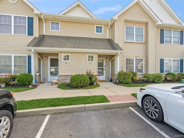 95 Morley Circle, Melville NY 11747