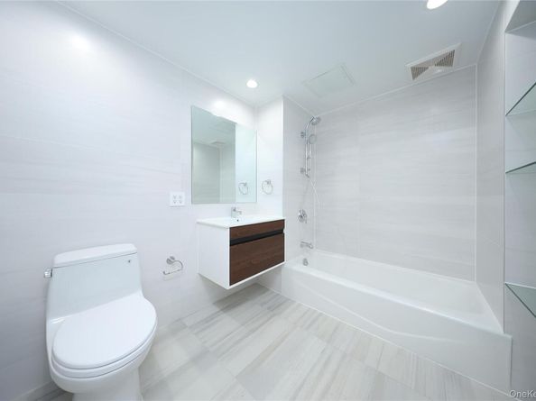 13227 41st Road 4A, Flushing NY 11355