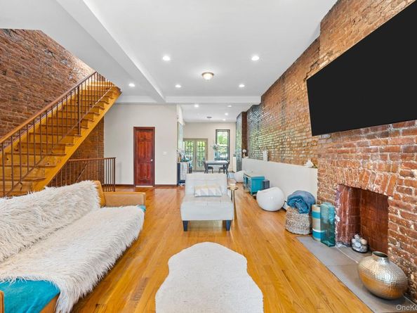 609 Lexington Avenue, Brooklyn NY 11221