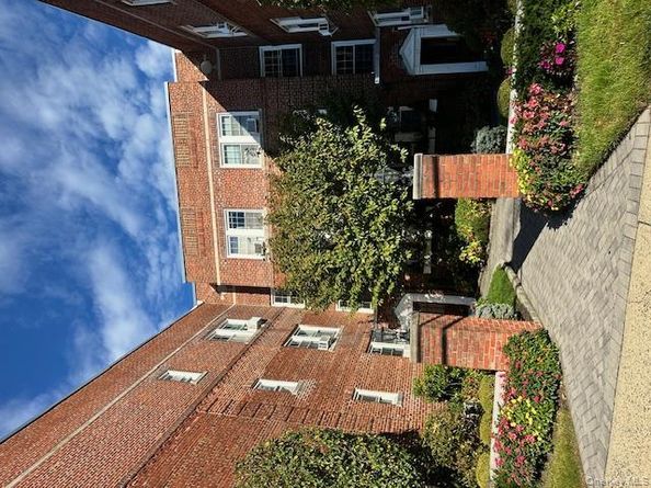 15 Gaynor Avenue 2H, Manhasset NY 11030