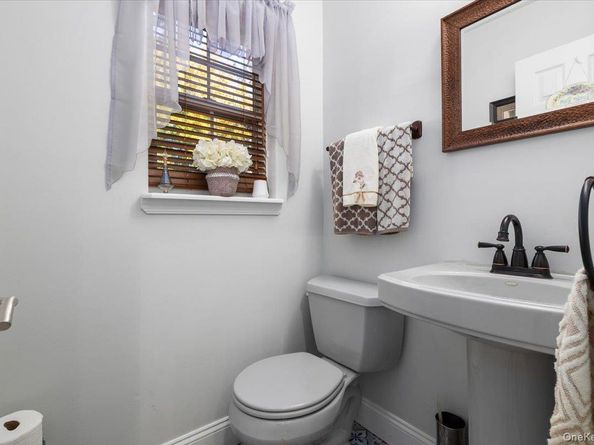 8 Scarborough Drive, Smithtown NY 11787
