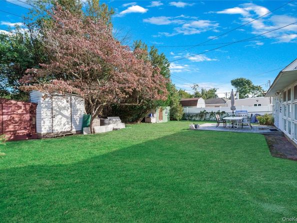 71 Chimney Lane, Levittown NY 11756