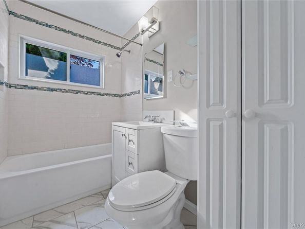 71 Chimney Lane, Levittown NY 11756