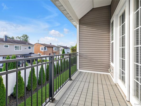 404 White Rose Lane 404, East Meadow NY 11554