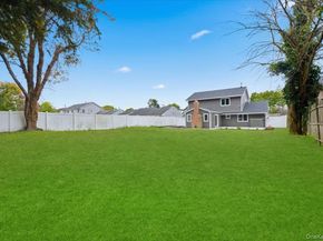 7 Hoover Lane, Bethpage NY 11714