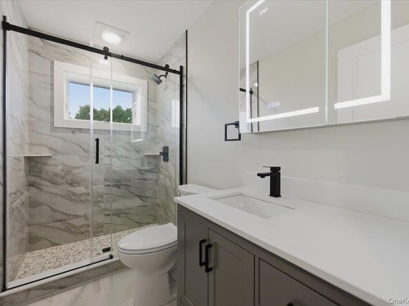 7 Hoover Lane, Bethpage NY 11714