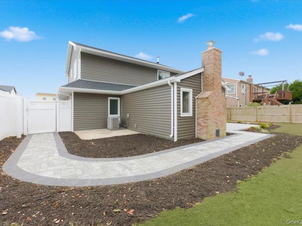 7 Hoover Lane, Bethpage NY 11714