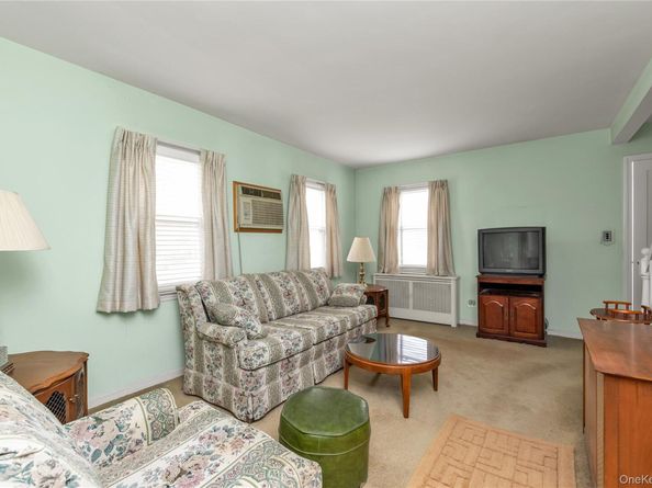 207 Motley Street, Valley Stream NY 11580