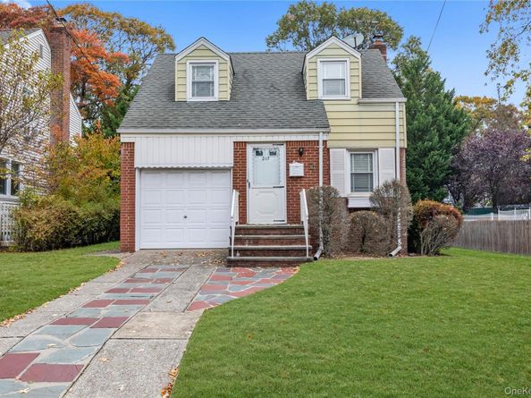207 Motley Street, Valley Stream NY 11580