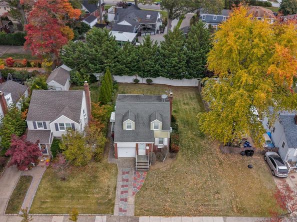 207 Motley Street, Valley Stream NY 11580