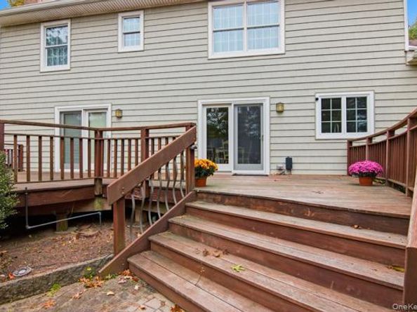 15 Arbor Court, Bohemia NY 11716