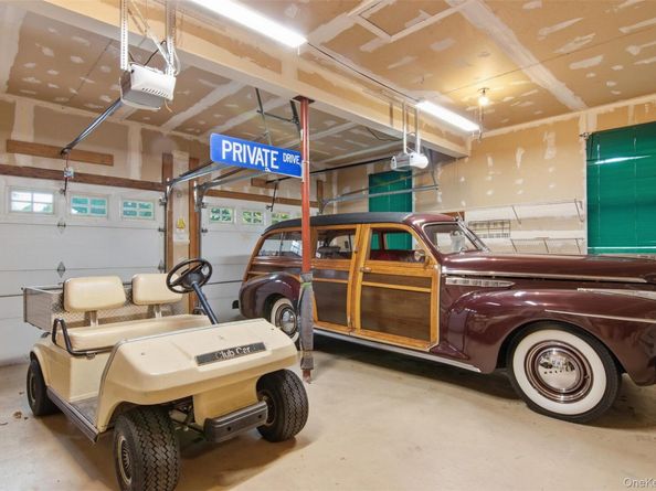 15 Arbor Court, Bohemia NY 11716