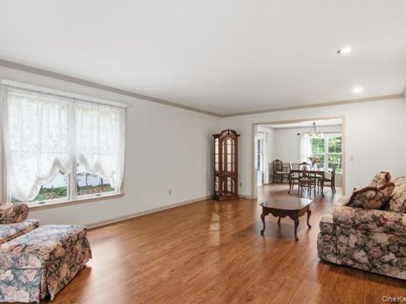 15 Arbor Court, Bohemia NY 11716