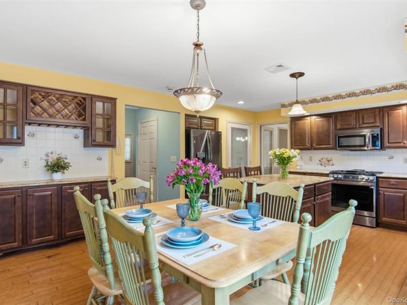 15 Arbor Court, Bohemia NY 11716